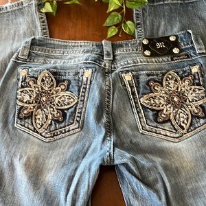 Women’s size 32. Miss me jeans